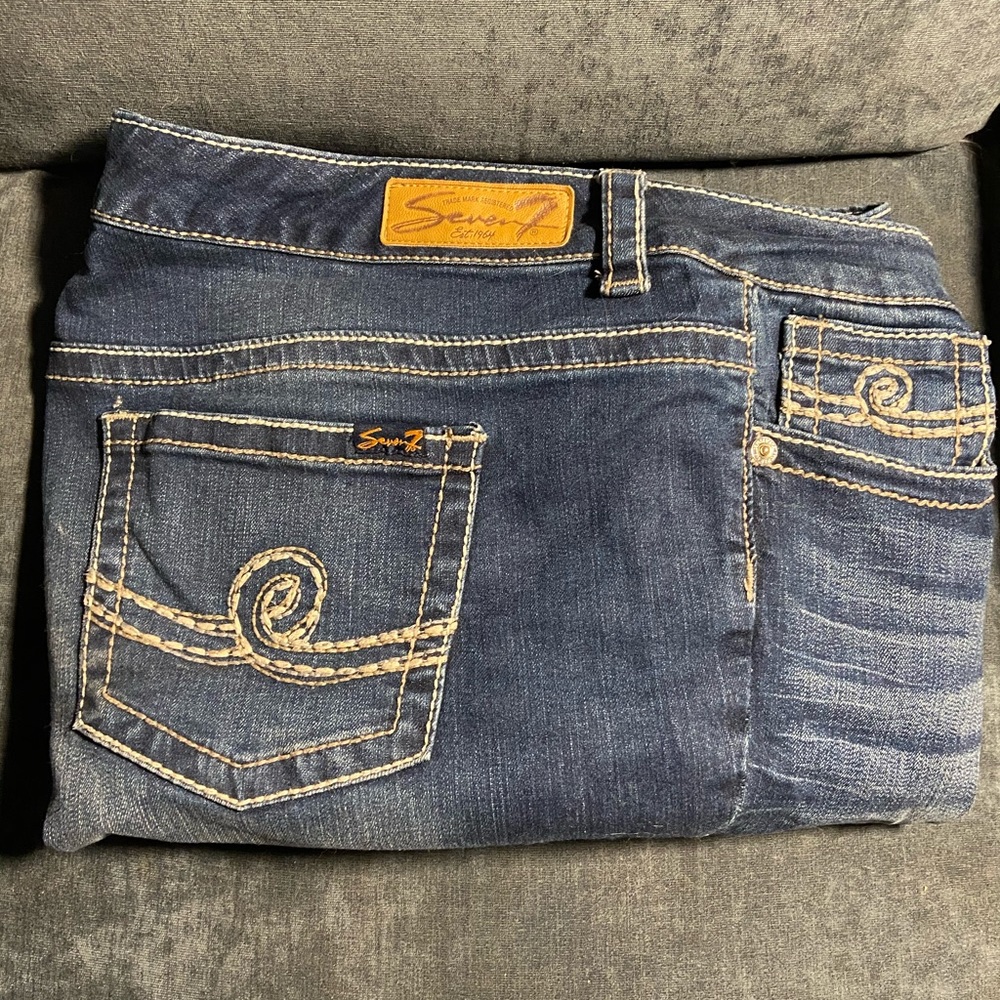 New without tags! Cute capris ~Seven7~ size 20